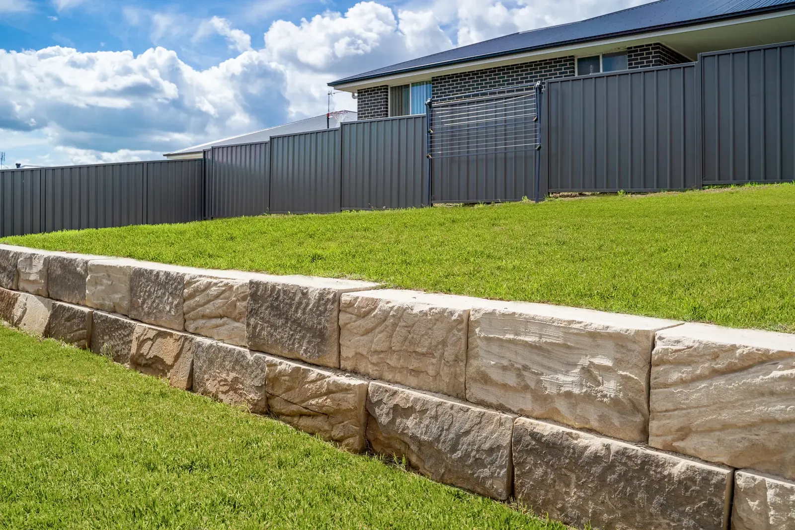 Sandstone retaining wall