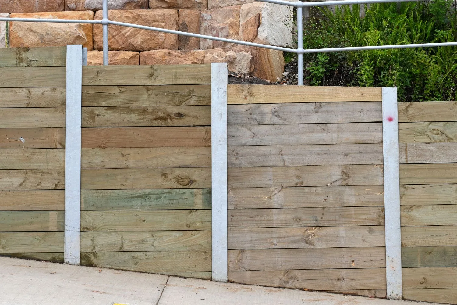 Timber retaining wall